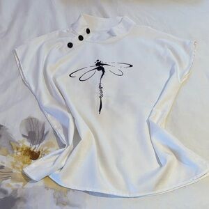 Chic White Dragonfly Print Blouse. Like new.